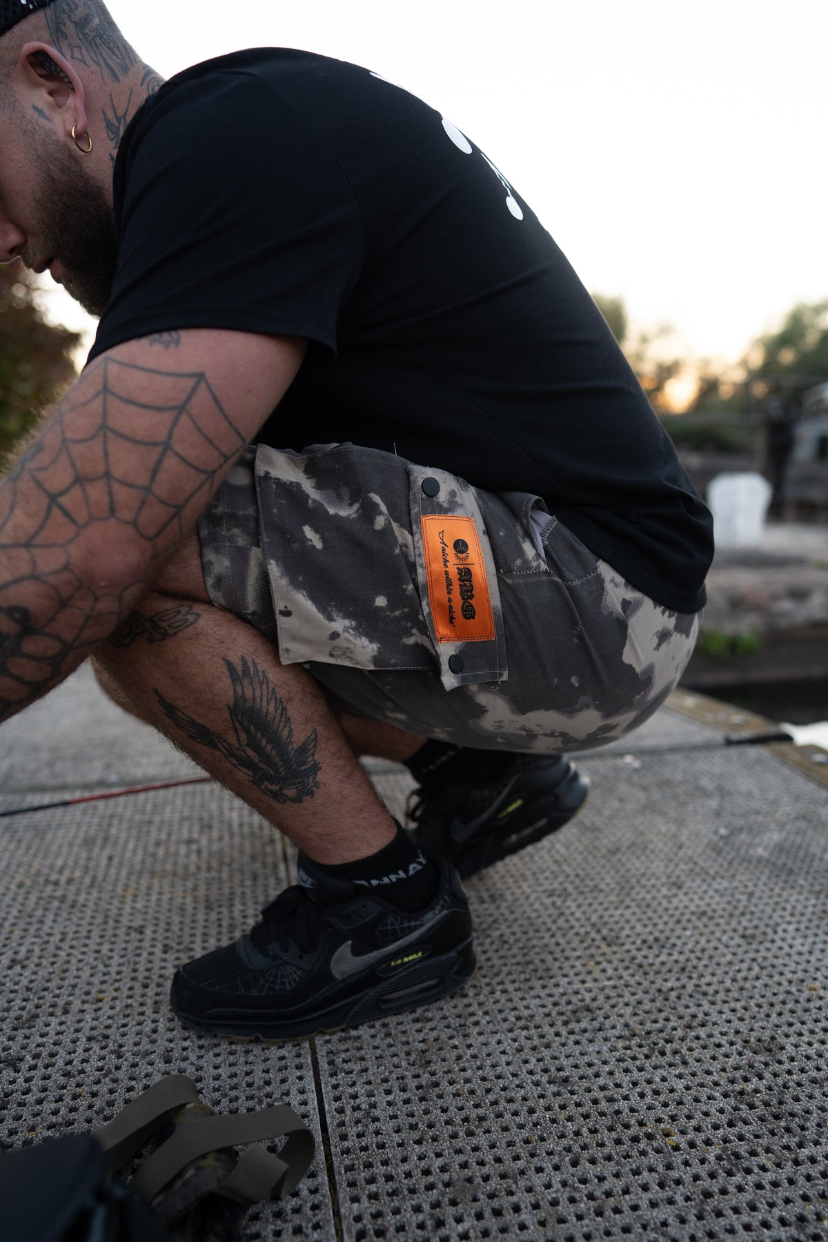 “NICHE” cargo shorts.