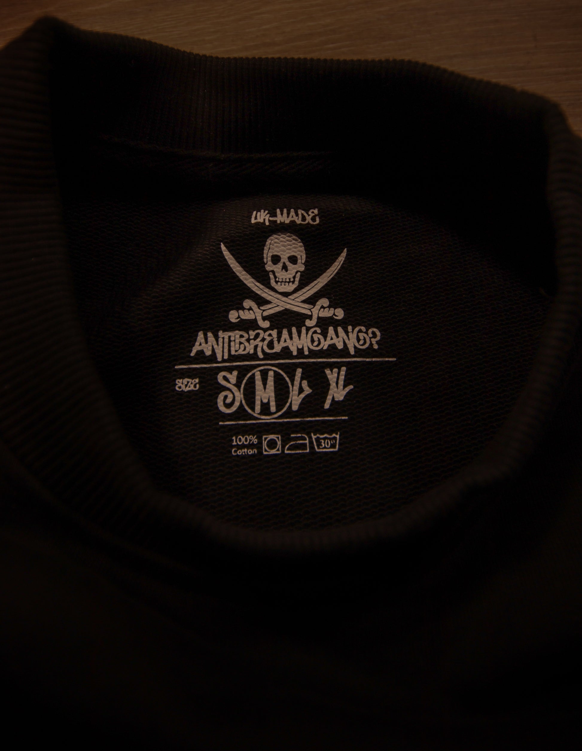 “RESERVOIR DOGS” sweatshirt.