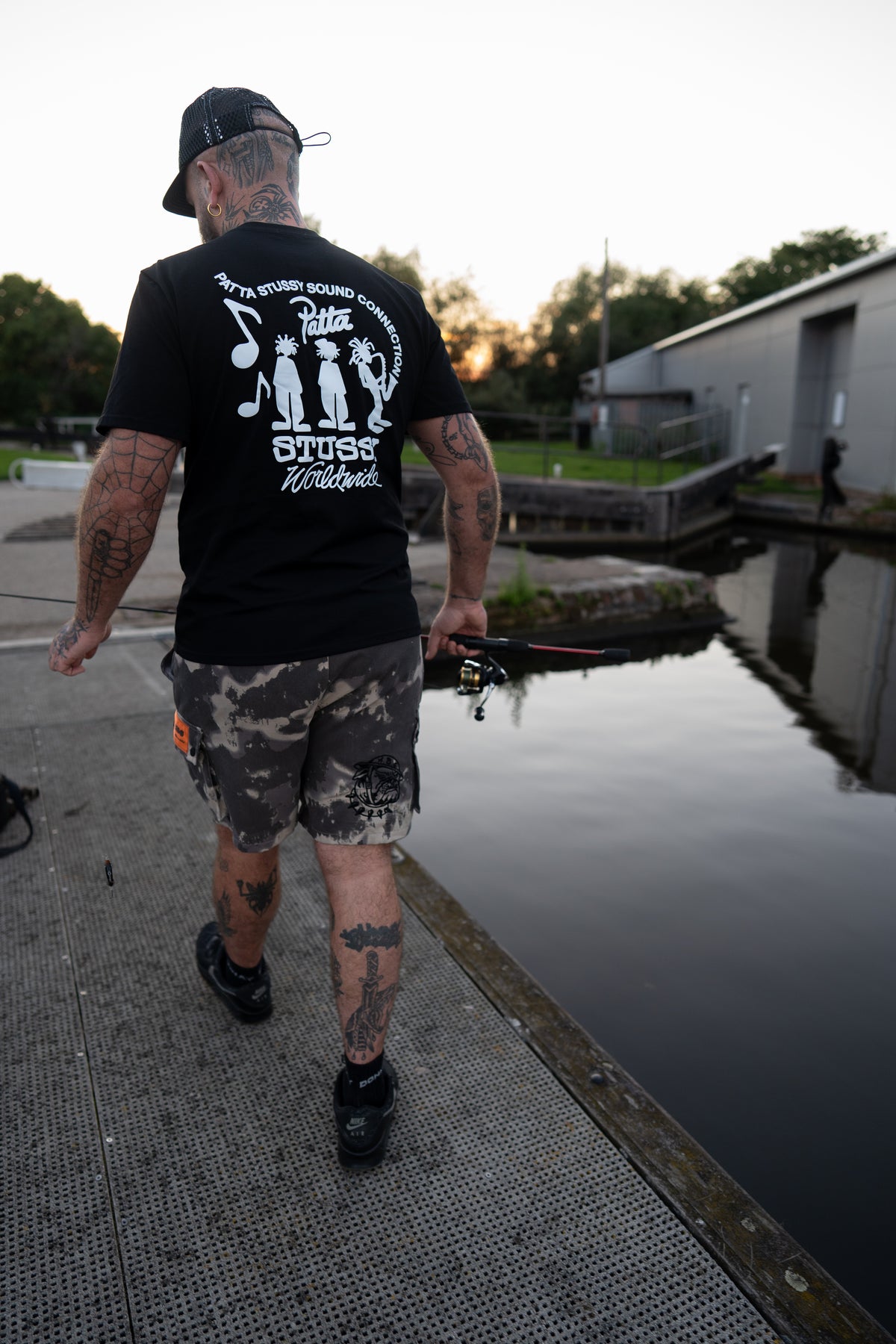 “NICHE” cargo shorts.